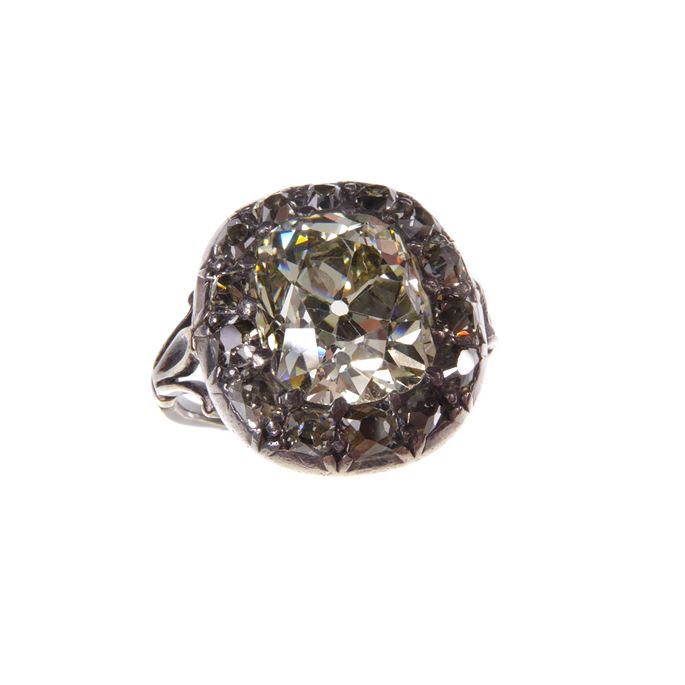 Cushion cut diamond cluster ring | MasterArt